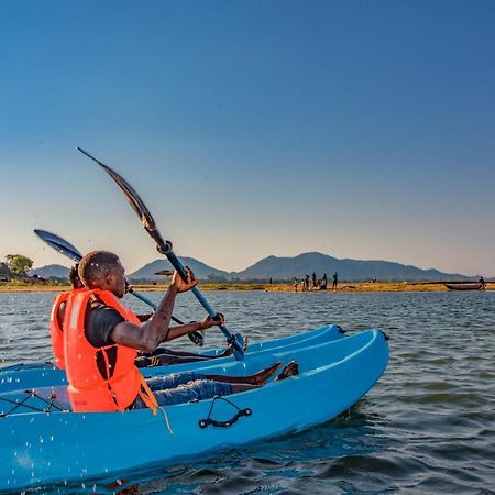 Blue Waters By Serendib Senga Bagian luar foto